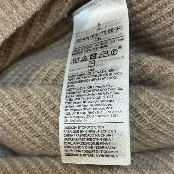 Banana Republic Beige V-Neck Cashmere Sweater, Size Small - Picture 5 of 7